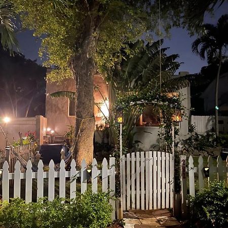 Ne Miami Cottage Екстериор снимка